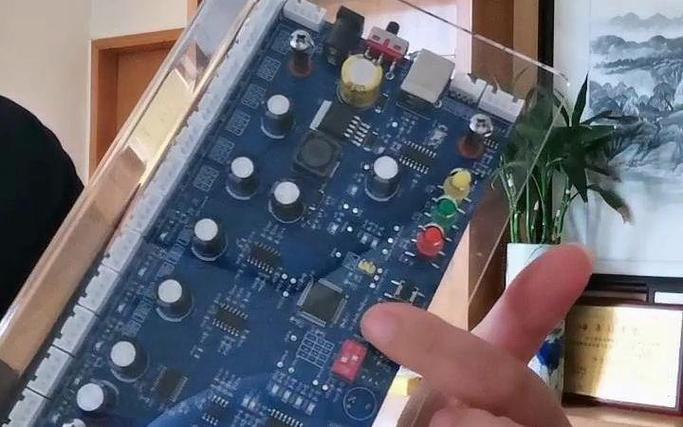 亚克力制品工厂揭密:电子元器件亚克力防尘罩怎么定制